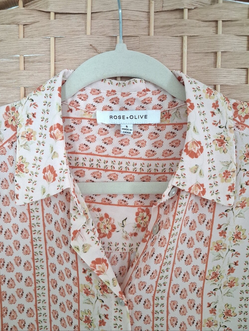 Rose + Olive Feminine Neutral Floral Button-Up Blouse Light Flowy Small